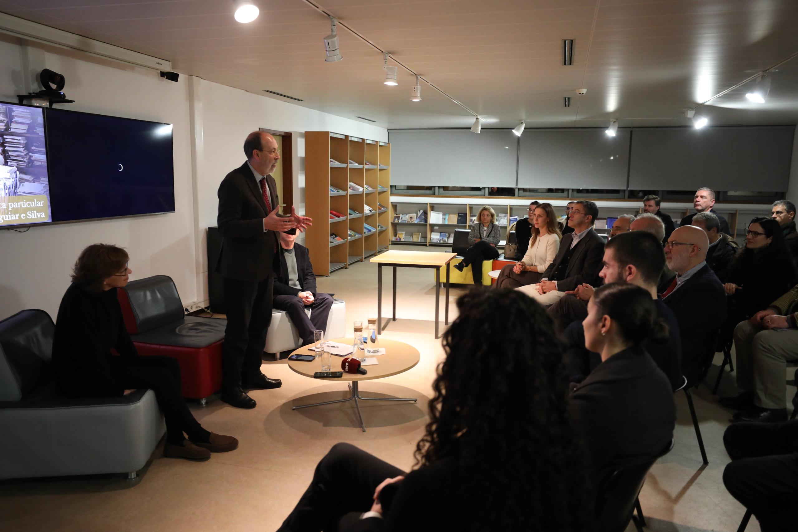 Vítor Aguiar e Silva volta a engrandecer a UMinho com doação de 12 mil livros à biblioteca