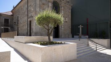 Famalicão inaugura renovado adro da capela de Santo António