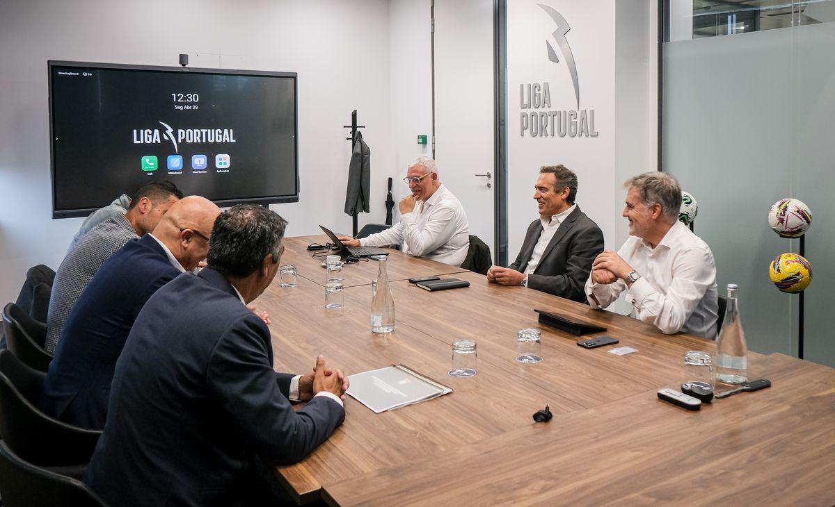 Liga e APAF abordam 'ambiente crítico' em torno das arbitragens