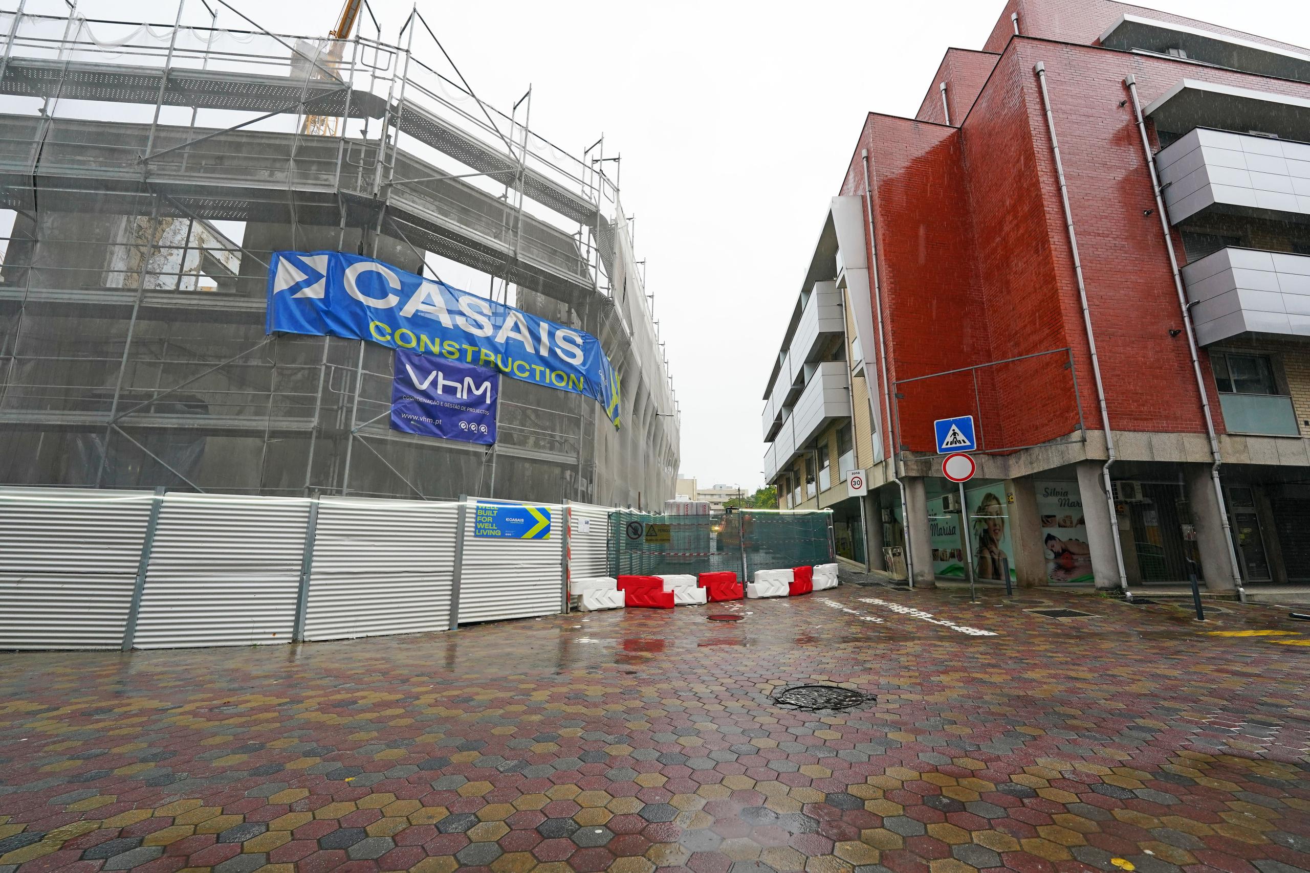 Troço da Rua Quinta da Armada temporariamente reaberto ao trânsito