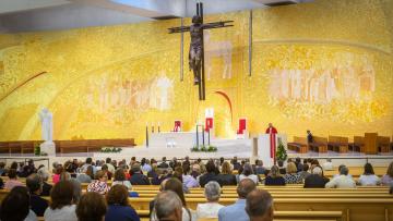 Mais de 2.700 povoenses rezam este sábado no Santuário de Fátima