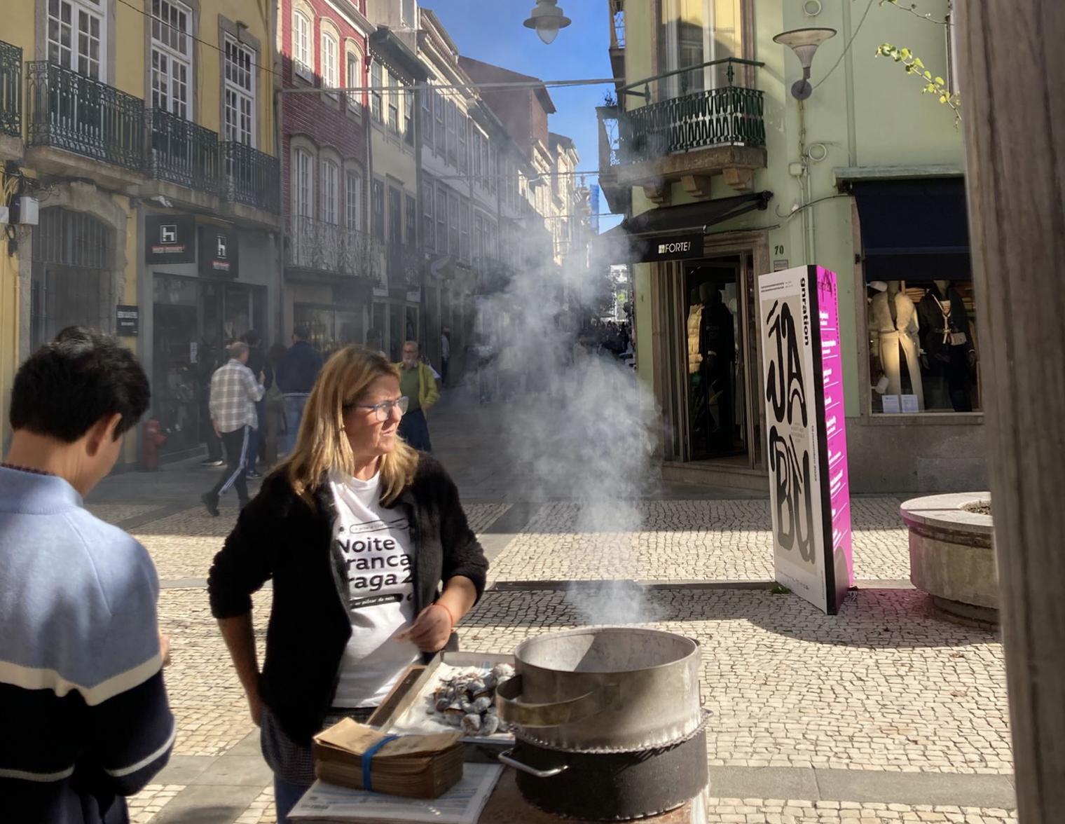 Verão de São Martinho antecipa-se e deixa ruas de Braga com sol e cheiro a castanhas