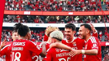 Benfica vence Vitória de Guimarães em jogo de sentido único