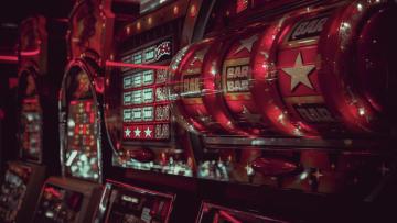 A matemática das slots: porque é que o retorno teórico não é uma previsão