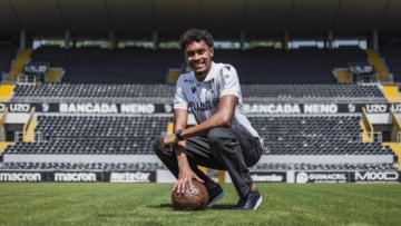 Thiago Balieiro reforça defesa do Vitória SC até 2029