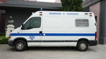 Bombeiros de Guimarães oferecem ambulância a mães e crianças da Guiné-Bissau