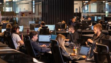 dstgroup aumenta salário mínimo e contrata 50 trabalhadores na primeira semana do ano