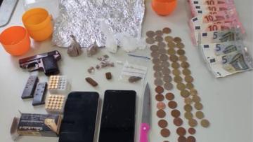 PSP de Braga deteve dois suspeitos de tráfico e apreendeu droga, armas e dinheiro