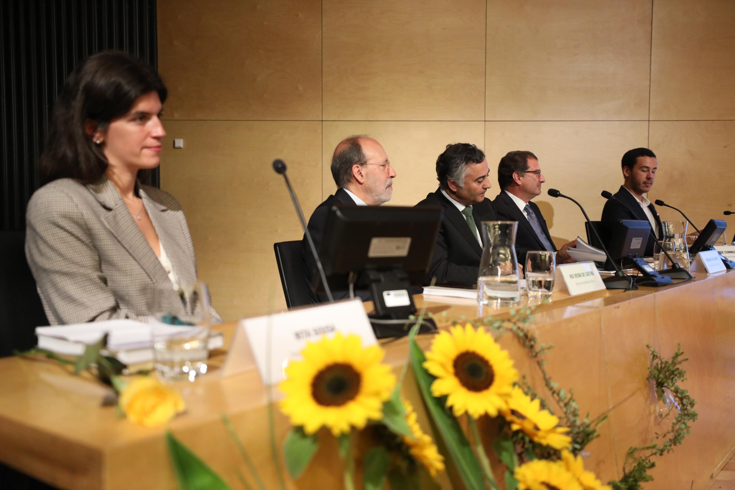 Ministro critica foco dos estudantes nas propinas e sublinha aposta na ação social