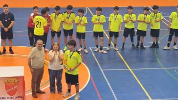 Equipa sub-16 do BECA conquista Taça Hélder Machado