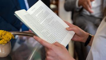 dst leva leituras a creche, lar de idosos, hospital e estabelecimento prisional