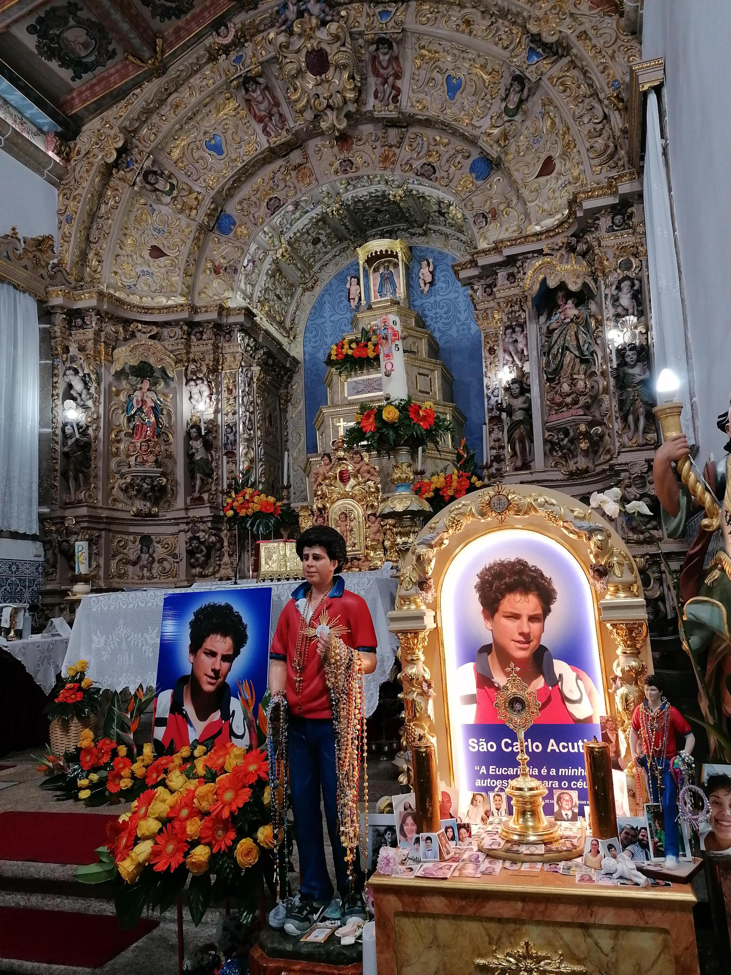 Duas Igrejas celebra festa de S. Carlo Acustis com bênção de nova imagem, bandeira e sinalética
