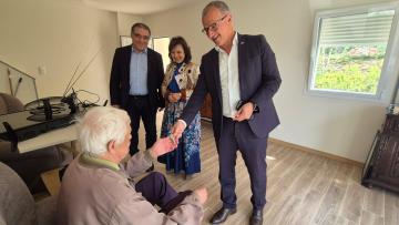 Primeira de 51 famílias recebeu casa renovada em bairro de Vila Nova de Cerveira