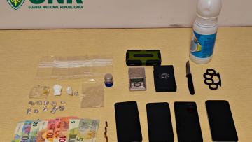 Dois homens detidos em Monção por tráfico de droga e posse de arma proibida