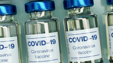 Mais de 2.100 farmácias já aderiram à campanha de vacinação contra a covid-19 e a gripe