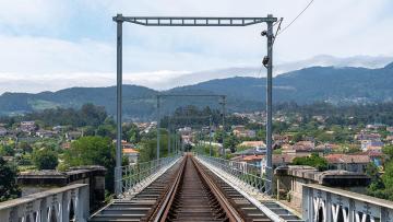 Concurso para aumentar cais das estações de Valença já abriu