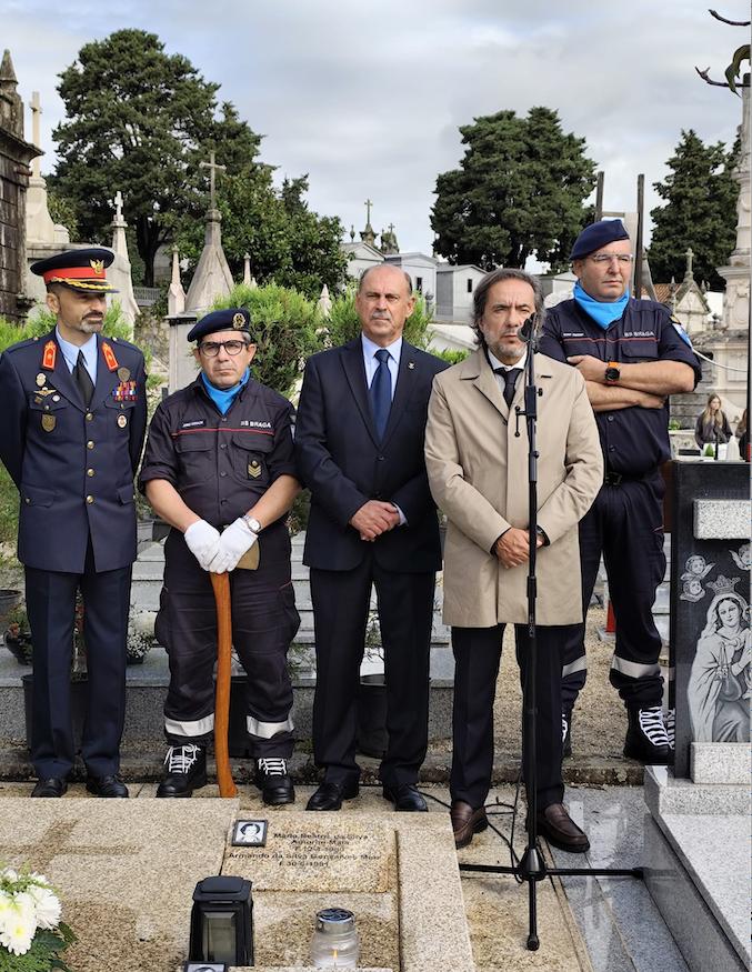 Voluntários homenagearam bombeiros falecidos das duas corporações de Braga
