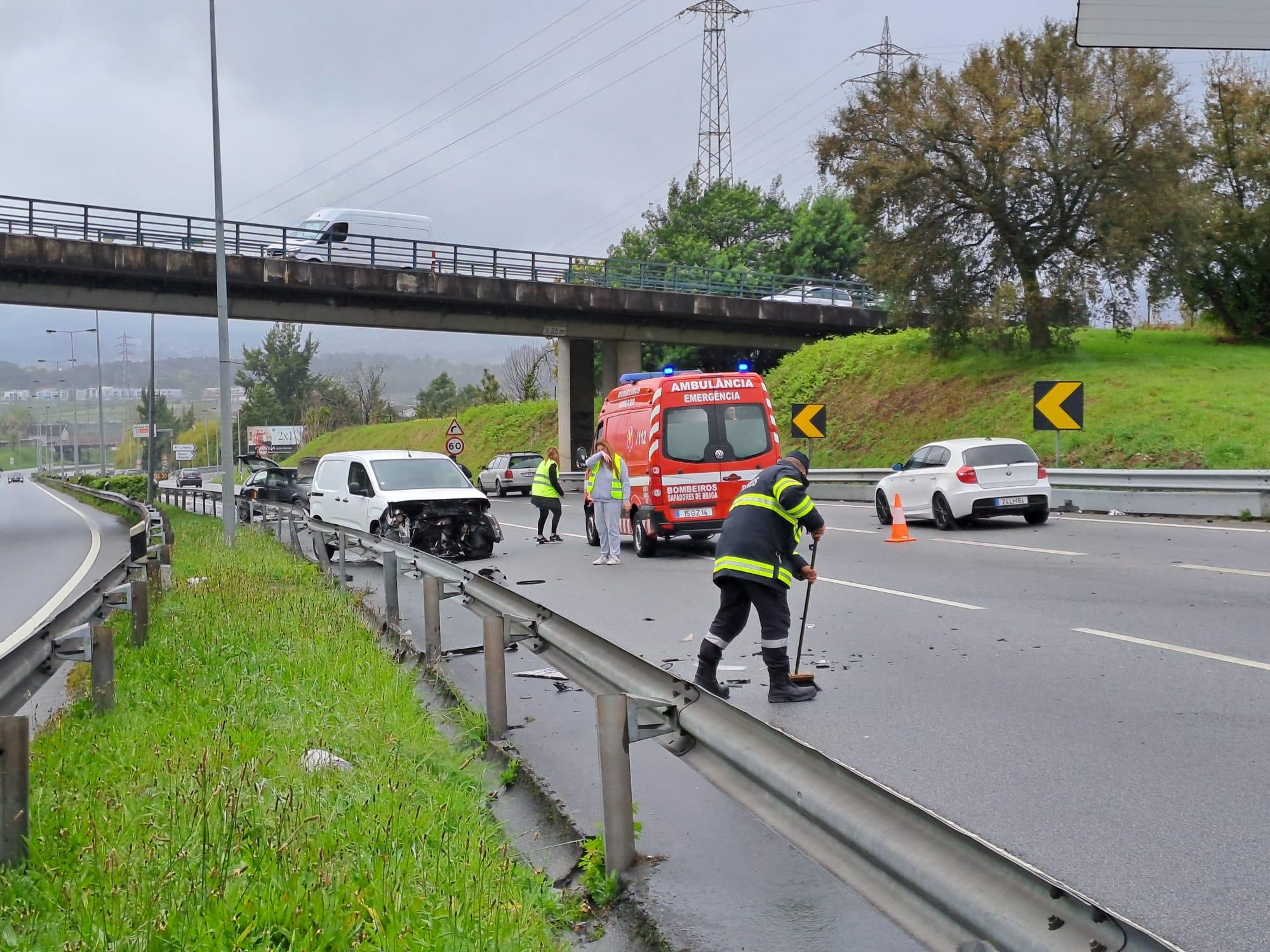 Acidente na variante Braga - Prado causa um ferido