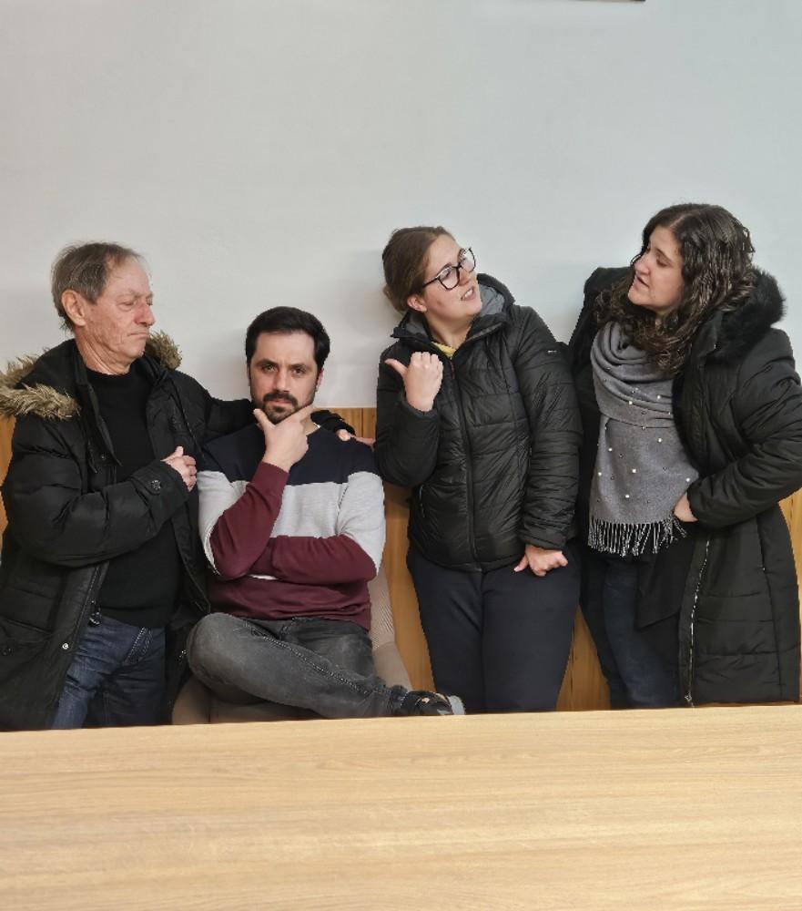 “Entre linhas e ditados” estreia no Theatro Circo