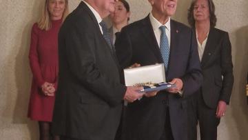 Presidente da República condecora Irmandade de Santa Cruz