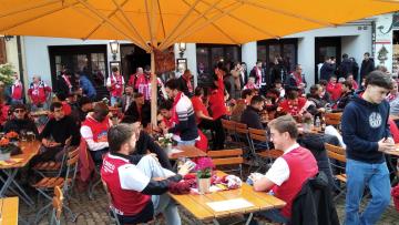 Adeptos do SC Braga tomam conta da Munsterplatz em Friburgo